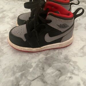 Jordan 1 black and red toddler shoes